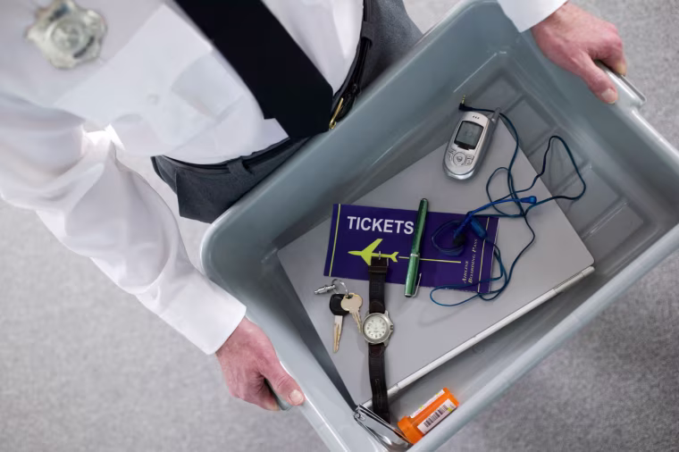 APJ0DC Security card with personal objects